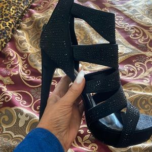 Sexy sky high cross strap shoes. Size 9